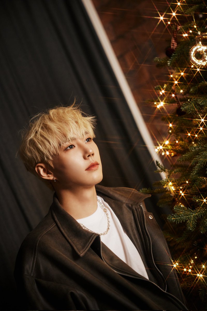 UpdateKBoys's tweet photo. 🎄❤️ O ABLUE divulgou fotos conceituais para o lançamento do álbum "Blue Of Winter".
Confira: https://t.co/H7je3aVEXA
#에이블루 #ABLUE #SnowMan #스노우맨 #BlueVery #블루베리 https://t.co/YsEFjiolVz