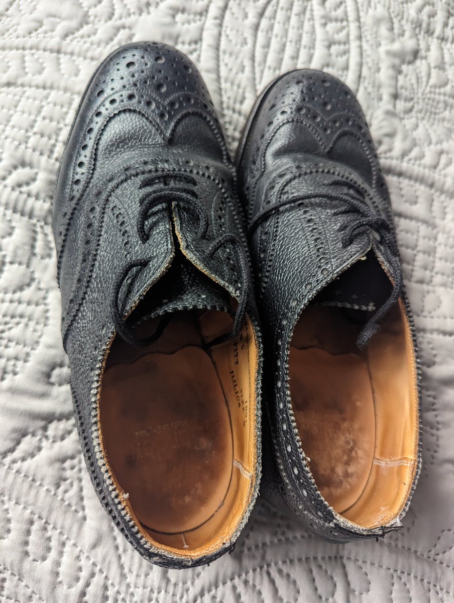 <a href="/ROUNDTHEBEND__/">⛳️</a> Kilt shoes. From a charity shop. Literally a dead man's shoes.