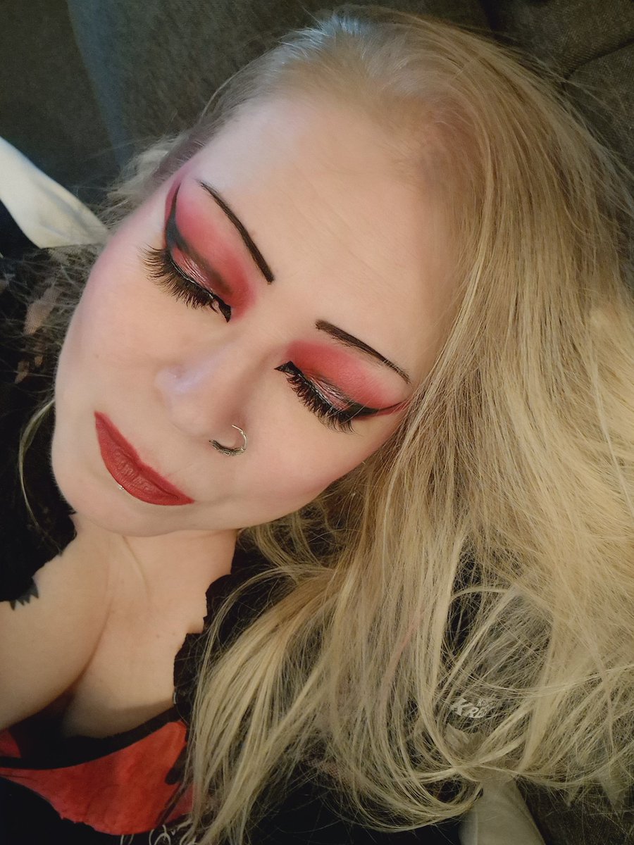 Because Trevor is from UK, we did celebrate Xmas today also. This dress I got from him yesterday. Today I got new head phones...

#Eldergoth #makeup #goth #redandblacklook #Swedish #50plus #XmasDay