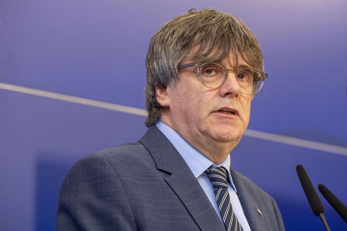 ESdiarioCV's tweet photo. ¿Piensas que Puigdemont es un peligro para la unidad de España? 👇

🔄 NO
❤️ SI https://t.co/dwg4OCHMz8