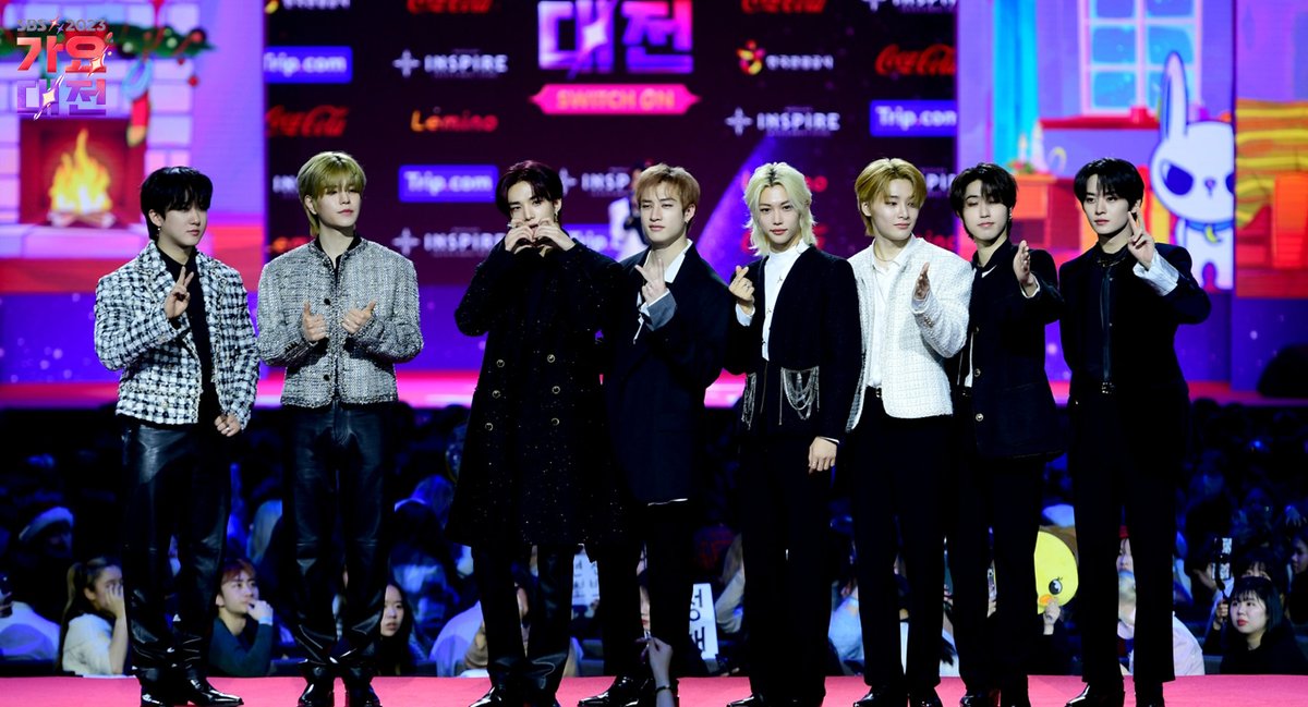 SBSNOW's tweet photo. <2023 SBS 가요대전> 레드카펫🎄
#Stray_Kids #스트레이_키즈

Copyright Ⓒ SBS. All rights reserved. 
무단 전재, 재배포 및 AI학습 이용 금지

#SBS가요대전 #2023SBS가요대전 #가요대전 #가요대전레드카펫 https://t.co/82iu1Ou9GA