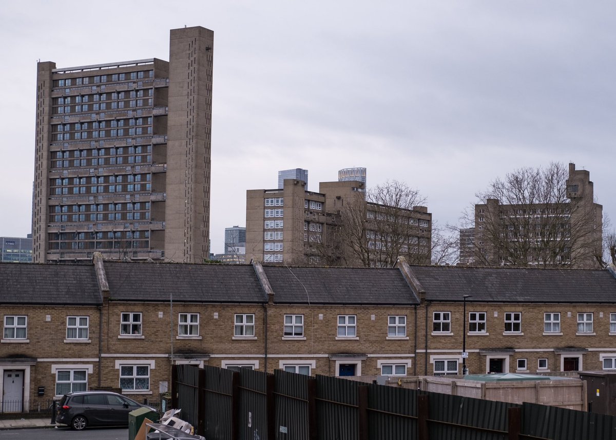 EWastelands's tweet photo. Merry… er.. Behold the triple goldfinger… #balfrontower #carradalehouse and #glenkerryhouse in the #brownfieldestate #poplar #towerhamlets #eastlondon 
Taken from a new viewpoint (for me)…
#brutalistarchitecture by #ernogoldfinger #brutalist #brutalism #architecture https://t.co/FPbMSHjXkB