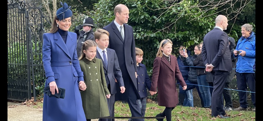 G0491's tweet photo. Beautiful morning at Sandringham 🥰

#sandringham #royalfamily #christmasday #kingcharles #kateandwill https://t.co/QygVn4SlZe