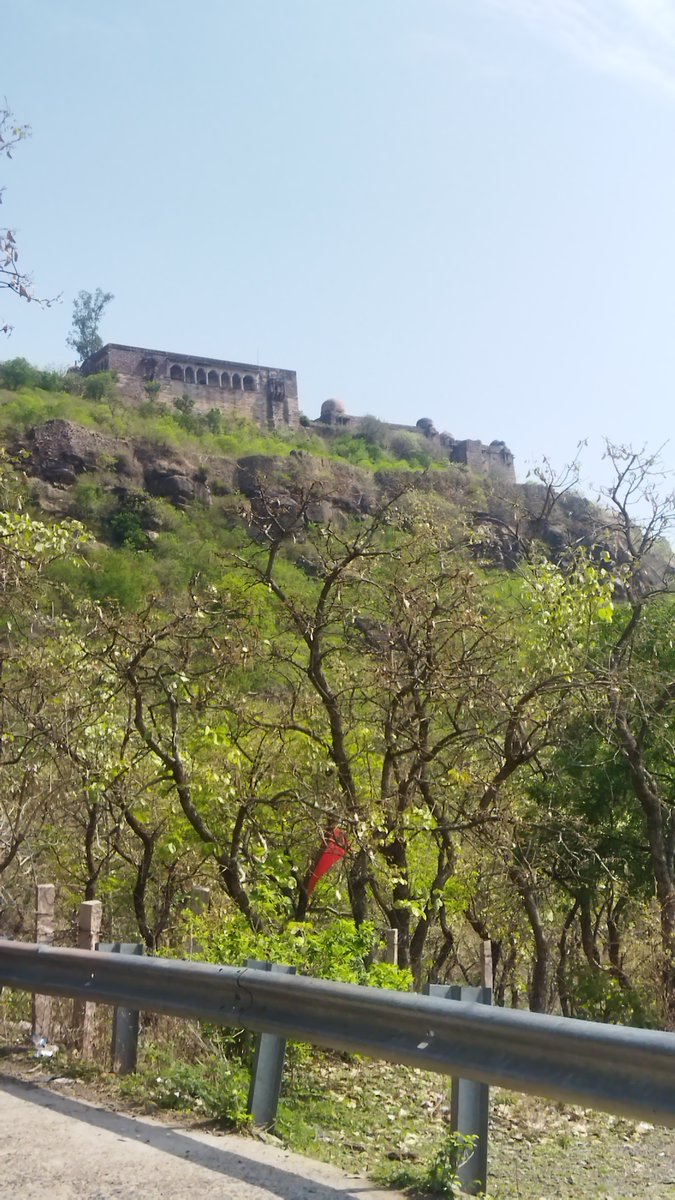 growth4noble's tweet photo. A Hilltop Fort constructed during 11th Century with 200 steps to reach to #RAISENFort OPTIONS #Bhopal #Bhimbetka #Bhojpur #Ashapuri #ChanderiFort #TikamgarhFort #RahatgarhFort #Gyaraspur #Vidisha #Eran #Pisanhari #Bhumra #Unchehara #NachnaKuthar @india_on_mobike https://t.co/cjBIot095H