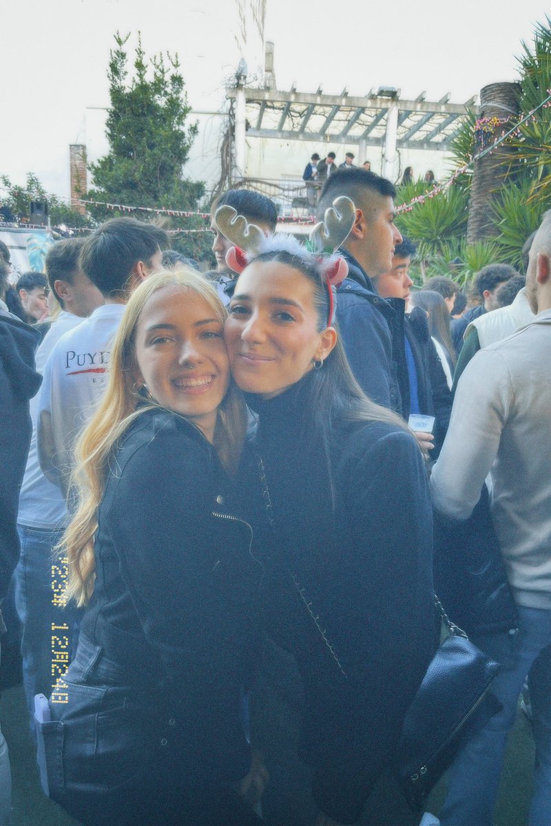 mis amigos y yo os deseamos Feliz Navidad ❤️🎄