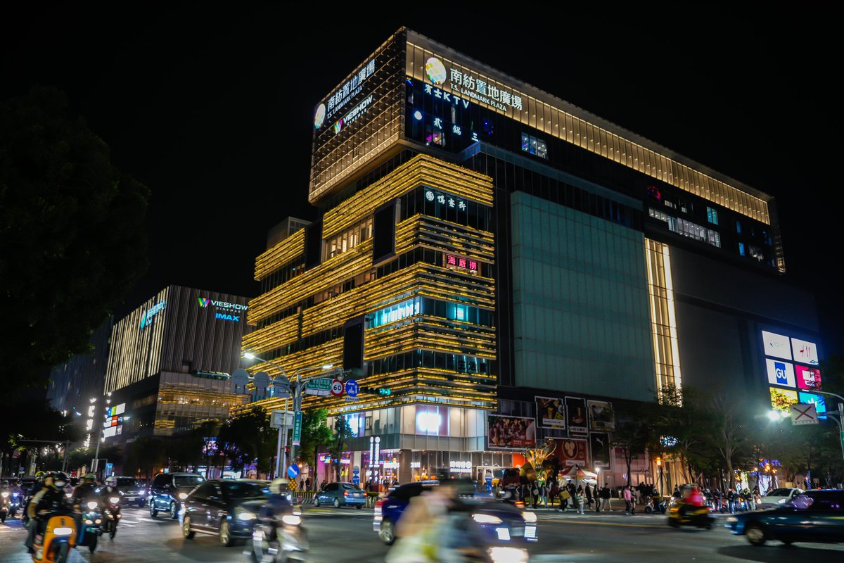 buzzerwalker's tweet photo. 算是台南氣勢最宏偉的建築了吧
#南紡 #Tainan #sonyalpha https://t.co/PRGIX95rje