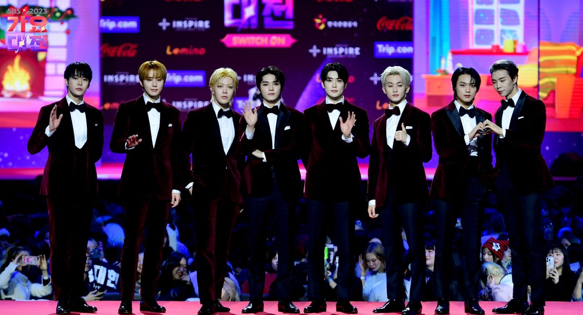 SBSNOW's tweet photo. <2023 SBS 가요대전> 레드카펫🎄
#NCT_127 #엔시티_127

Copyright Ⓒ SBS. All rights reserved. 
무단 전재, 재배포 및 AI학습 이용 금지

#SBS가요대전 #2023SBS가요대전 #가요대전 #가요대전레드카펫 https://t.co/Hhqqkbdkq3