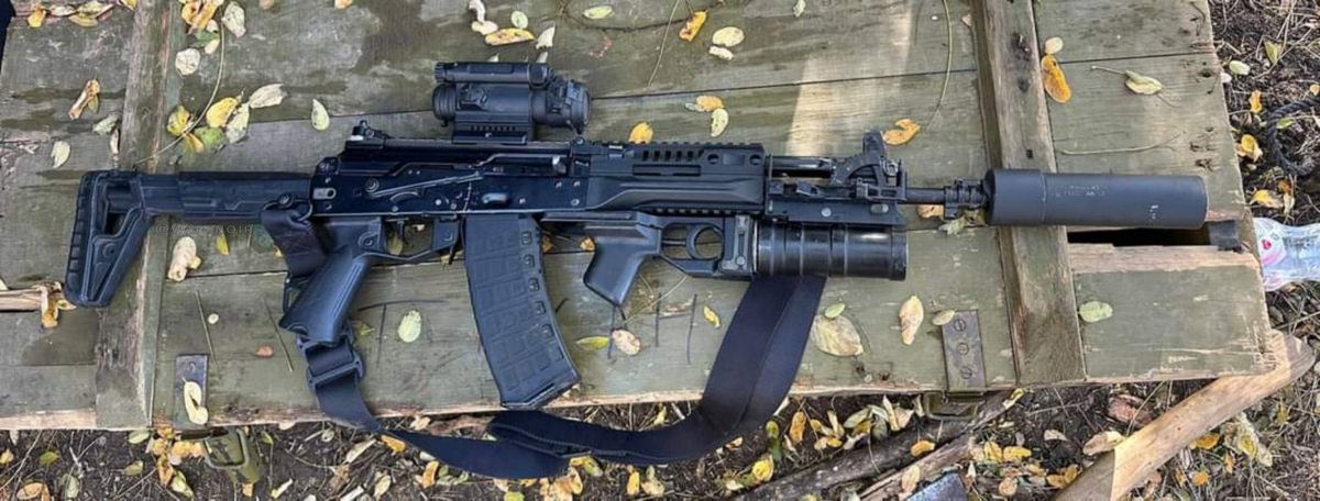 @GeromanAT This image is cringe, that is just a random image of an akm with random accessories wich are not even compatible 🤷🏽‍♂️

This is an ak12 obr2021