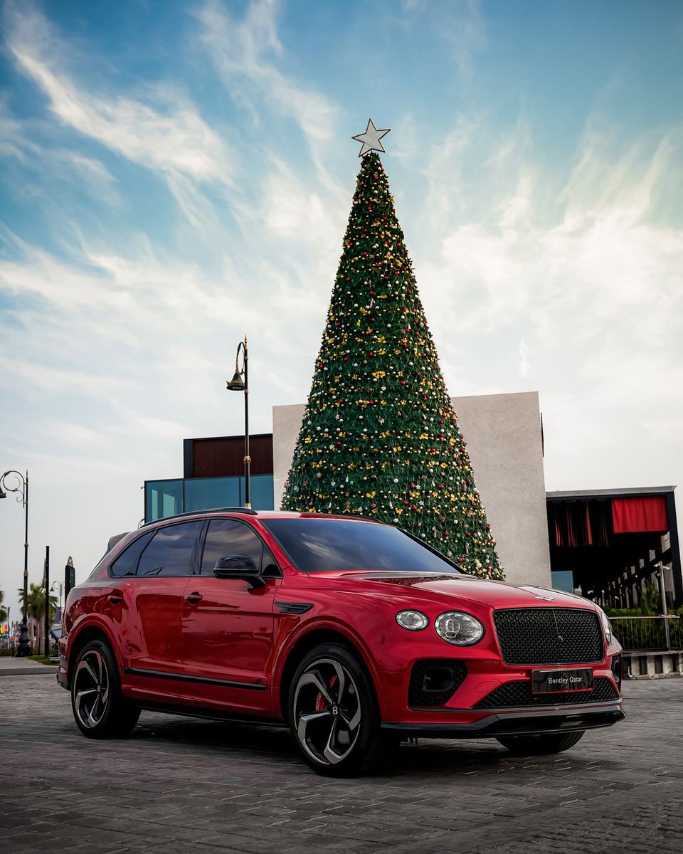 CarManToday's tweet photo. Seasonโs greetings from Bentley Qatar ๐
#Bentley #BentaygaS #holidayseason #decemberfeels https://t.co/xRLKlfOU4I