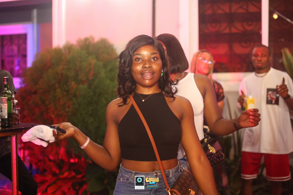 kayevisuals's tweet photo. Merry Christmas 🎄. About the luxe pool party check thread for more details. Please Tag who you see❣️❣️. #luxepool #kayevisuals #osasmedia #luxepoolparty https://t.co/vh8hJEZvbw