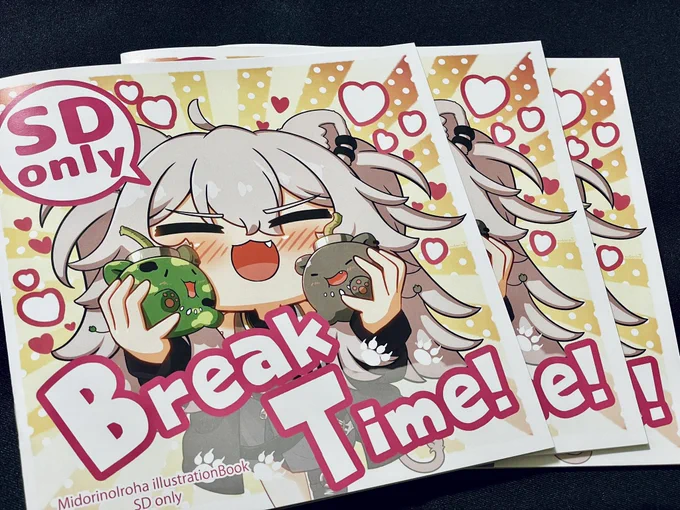 あげ忘れてた!新刊のサンプルとバッジ届いてました〜\\٩( 'ω' )و // 