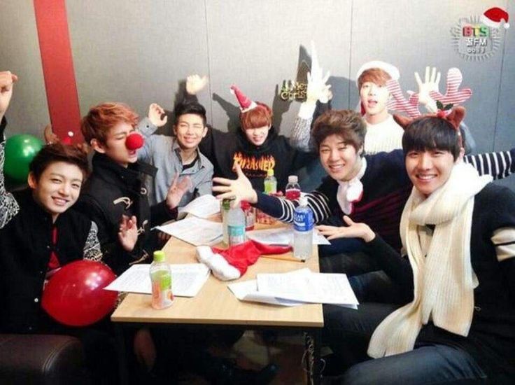 ToiLpez14's tweet photo. Buenos días Preciosuras Moradas. Feliz Día de Navidad para todas!! 🎅🏻🎄💜🫶
💜 방탄소년단B💜
🫶BANGTAN SONYEONDAN🫶
BTS 💜🫶
BANGTAN DEBUT
BTS IS COMING
#MerryChristmas2023
#bangtansonyeondan
#BANGTANDEBUT
#BTSISCOMING
#WelcomeToBTS
#GraduationSong
@BTS_twt https://t.co/sfm9P79wZe