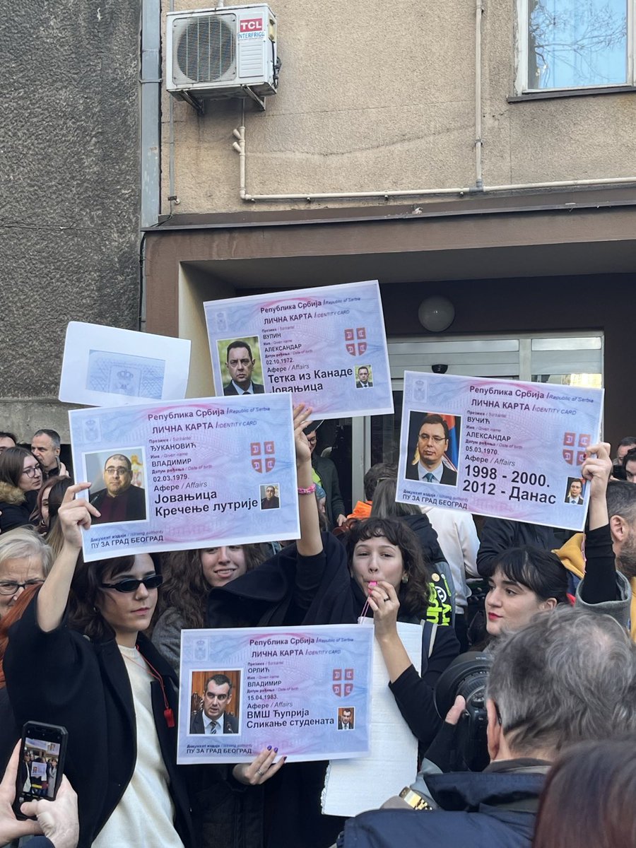 KPromeni's tweet image. Protest - Studenti ispred Ministarstva za državnu upravu i lokalnu samoupravu ✊🏻