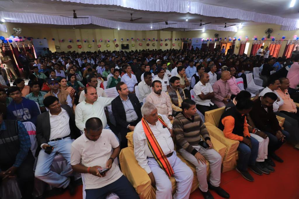kalyanchaubey's tweet photo. Project #Football4School is gaining strength with participation of each school &amp; enrolment of every student.
It’s real success lies in our ability to reach India’s hinterlands.
With Sh @DPradhan ji at Dhenkanal Dist, Odisha today.
Onto Maharashtra next.
#IndianFootball https://t.co/ypu1VNqlkR