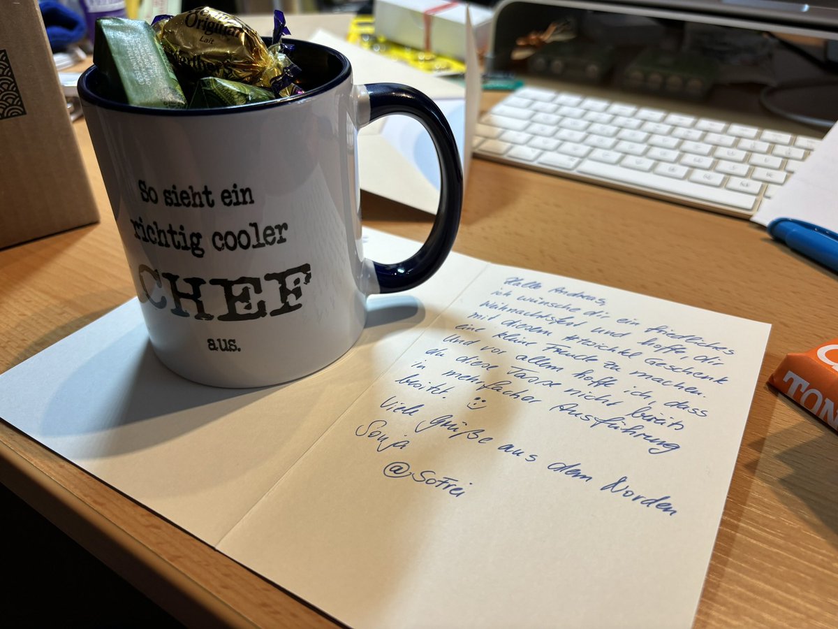 Ganz herzlichen Dank an @sofrei für diese - noch überhaupt in keiner Ausführung bei mir vorhandene - sehr coole Tasse! Als Erinnerungsstütze hoffentlich niemals notwendig, aber sicher nicht schädlich. 😁 Frohe Feiertage! 🎄#twichteln <a href="/Twichteln_GER/">Twichteln</a>