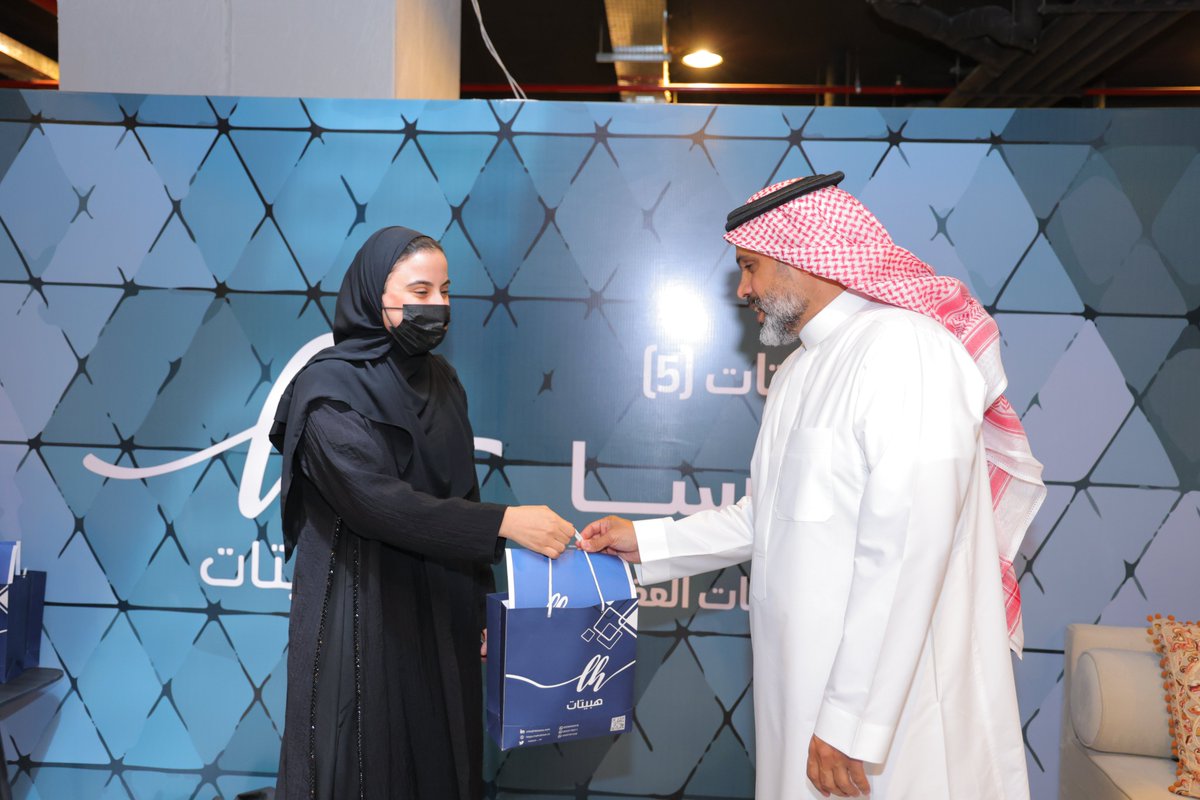 Habitat__sa's tweet photo. جانب من تسليم مفاتيح عملاء هبيتات.. لمشروع هبيتات5اندليسيا .. جعله الله مسكناّ عامراّ .. #هبيتات5
سارع واحجز وحدتك .. https://t.co/9xMaEI7JYS
