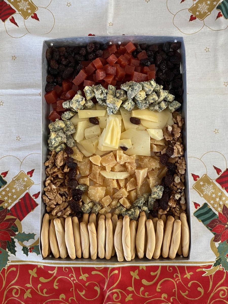 anacanavese's tweet photo. Paparmesano Noel, queso sobre lienzo #navidadviejuna #arcimboldo #jarte https://t.co/wewOBYRuE9