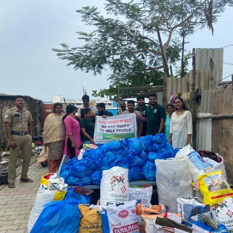 simpletrusttn's tweet photo. Today (24-12-2023) our team distributed provisions & ration items to Annaianjugam Nagar,West Tambaram,Kishkintha Road severely damaged places.
People here lost their complete home.
Thanks all fr providing support around chengalpet & Chennai south.
@ThamizhanSelvan
#simpletrust https://t.co/EitEBGBpr9
