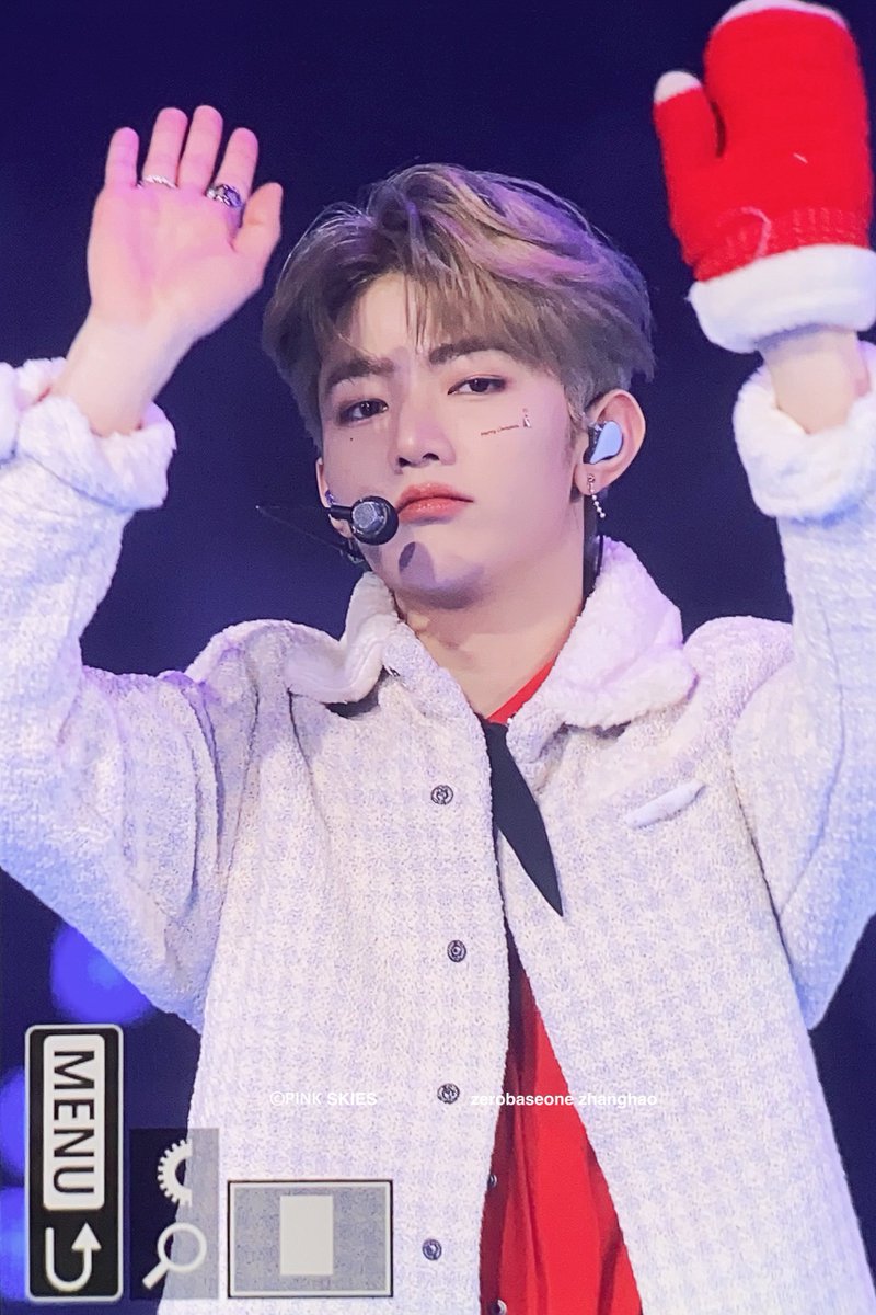 pinkskies_zh's tweet photo. 231225 이건 아니지예 .................. 
#ZHANGHAO #장하오 #章昊
#ZEROBASEONE #ZB1 #제로베이스원 https://t.co/x67a1TJnai