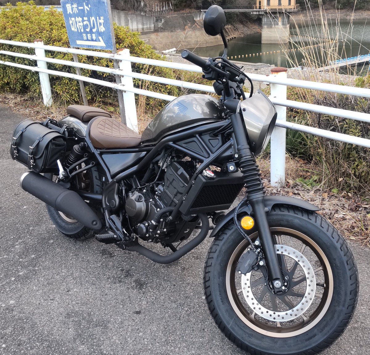 NataTee_'s tweet photo. 本日レブル納車。実は初めてのバイクですが、メチャクチャカッコよく、運転もしやすい🏍️#れぶみー https://t.co/k7GJqBu8UC