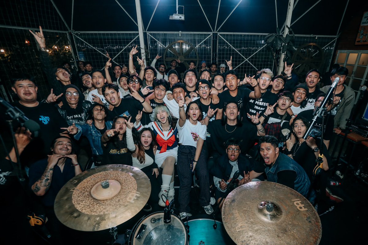 PARAMORE BANDUNG tweet media