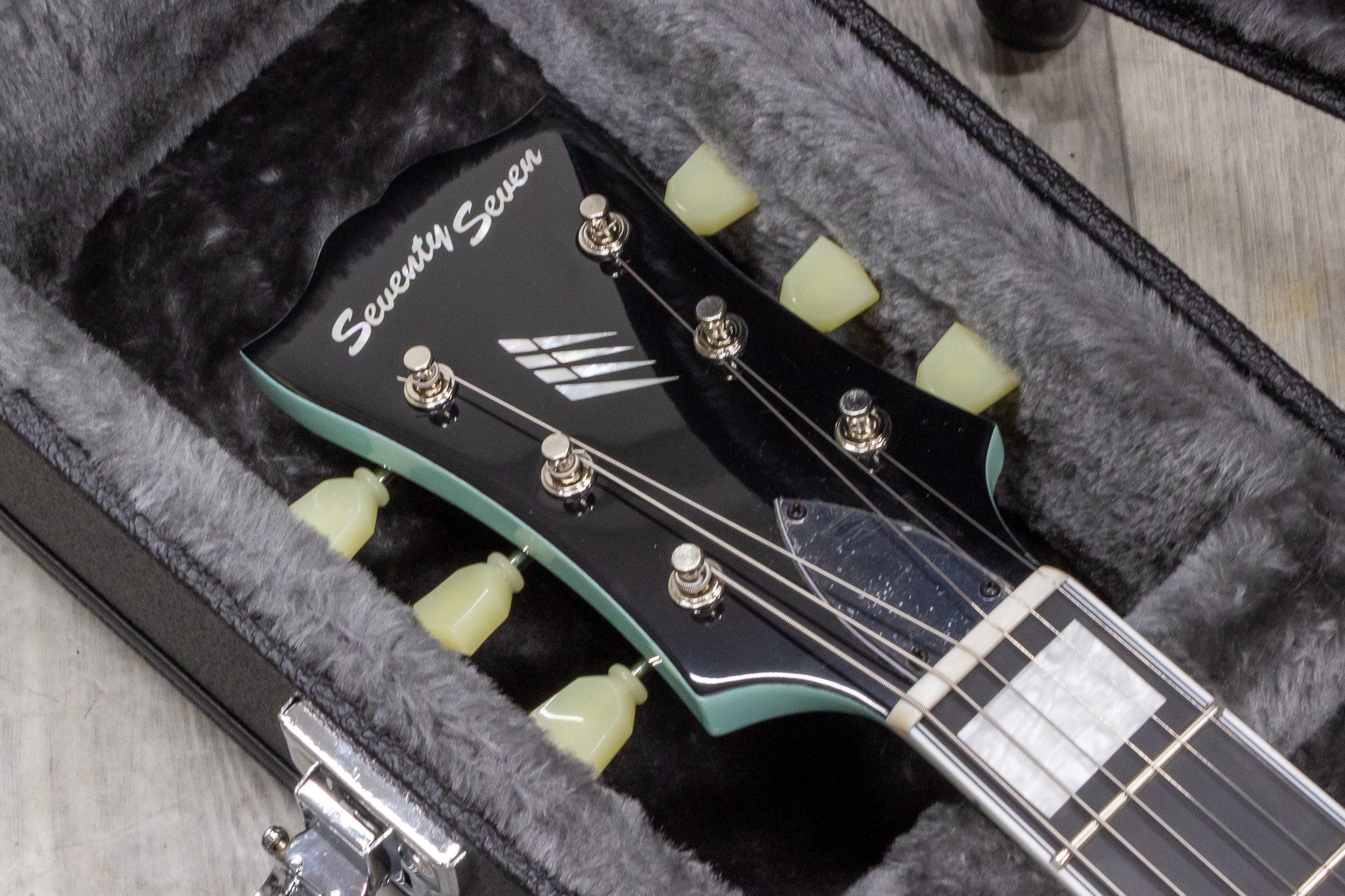 Guitar Shop TONIQ on X: 