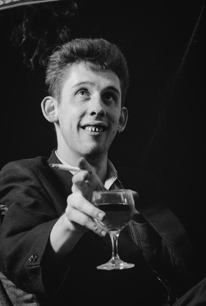 DeclanRMcC's tweet photo. Will be raising a glass to Shane MacGowan today on what would have been his birthday 🥃 https://t.co/v5LmbclW71