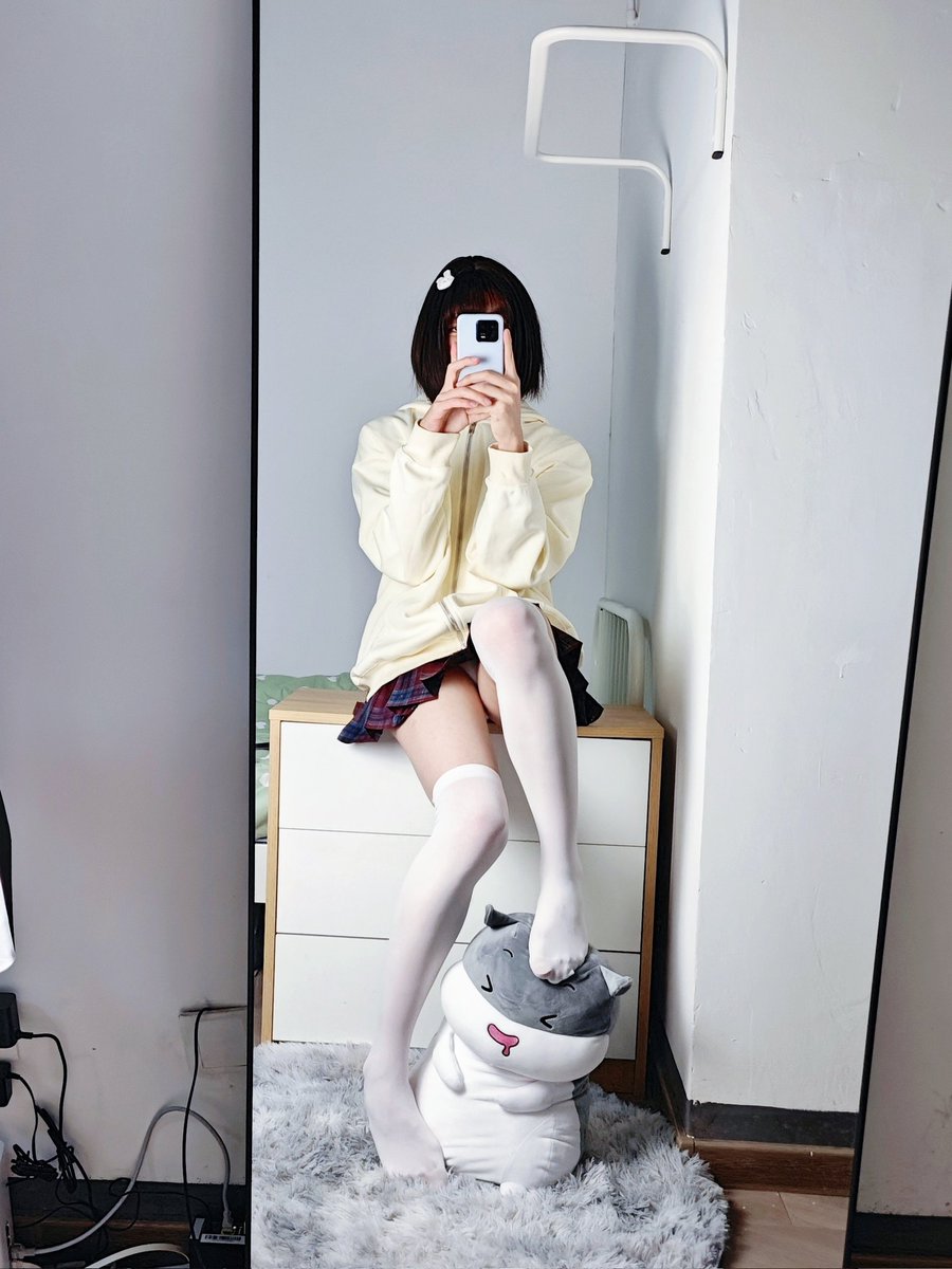 不听话的孩子要被姐姐夹夹踩踩哦～