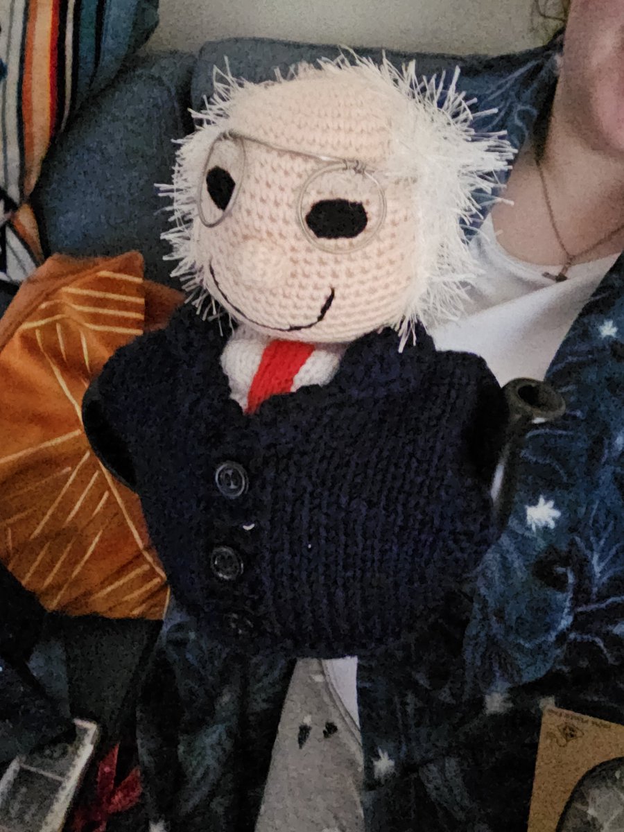 sharmfox's tweet photo. @PresidentIRL Nollaig Shona! Delighted with my gift of a stylish Michael Higgins tea cosy. https://t.co/ijOmElOToq