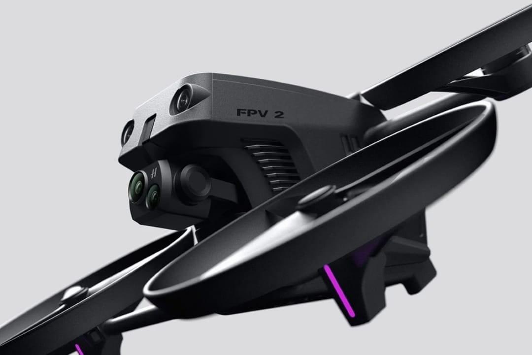 Langephfoto's tweet photo. Dji Fpv 2? 
Reale o Fake?

#dji #fpv #djifpv2 #fpv2 https://t.co/uM3L8uydva