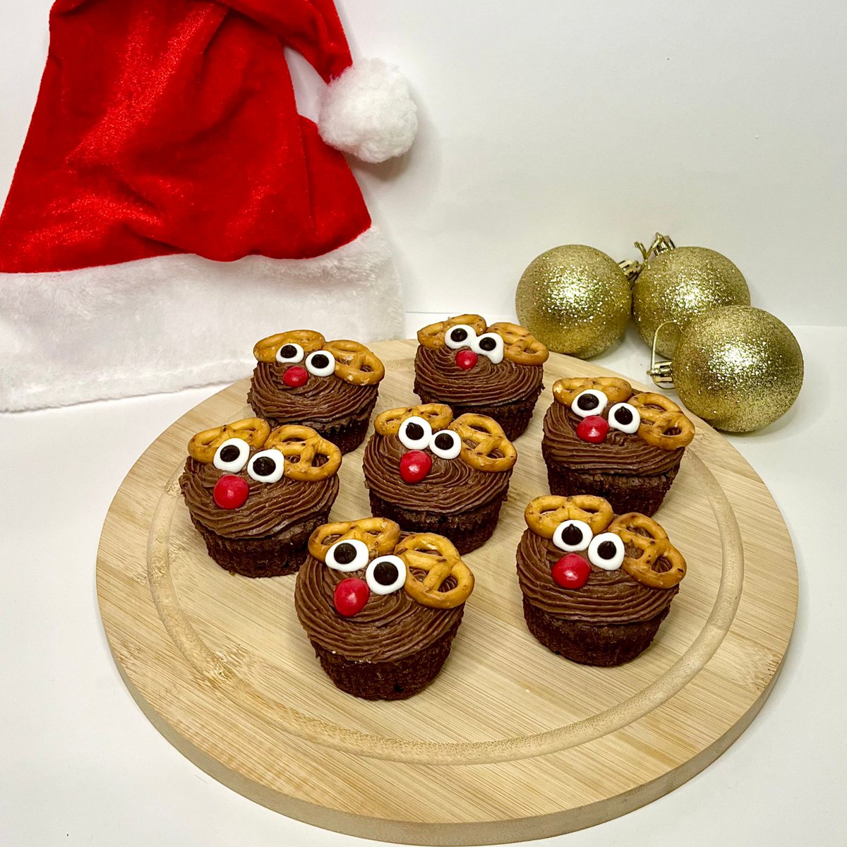 SukhaCakes's tweet photo. 🥨CUPCAKES DE SUCHARD🥨

Disfruta estas navidades con estos cupcakes en forma del famosísimo reno Rudolf de turrón SUCHARD.

Desde SUKHA CAKES os deseo FELIZ NAVIDAD a todxs!

https://t.co/mrahhYCRWa https://t.co/tSyGNhnmK9