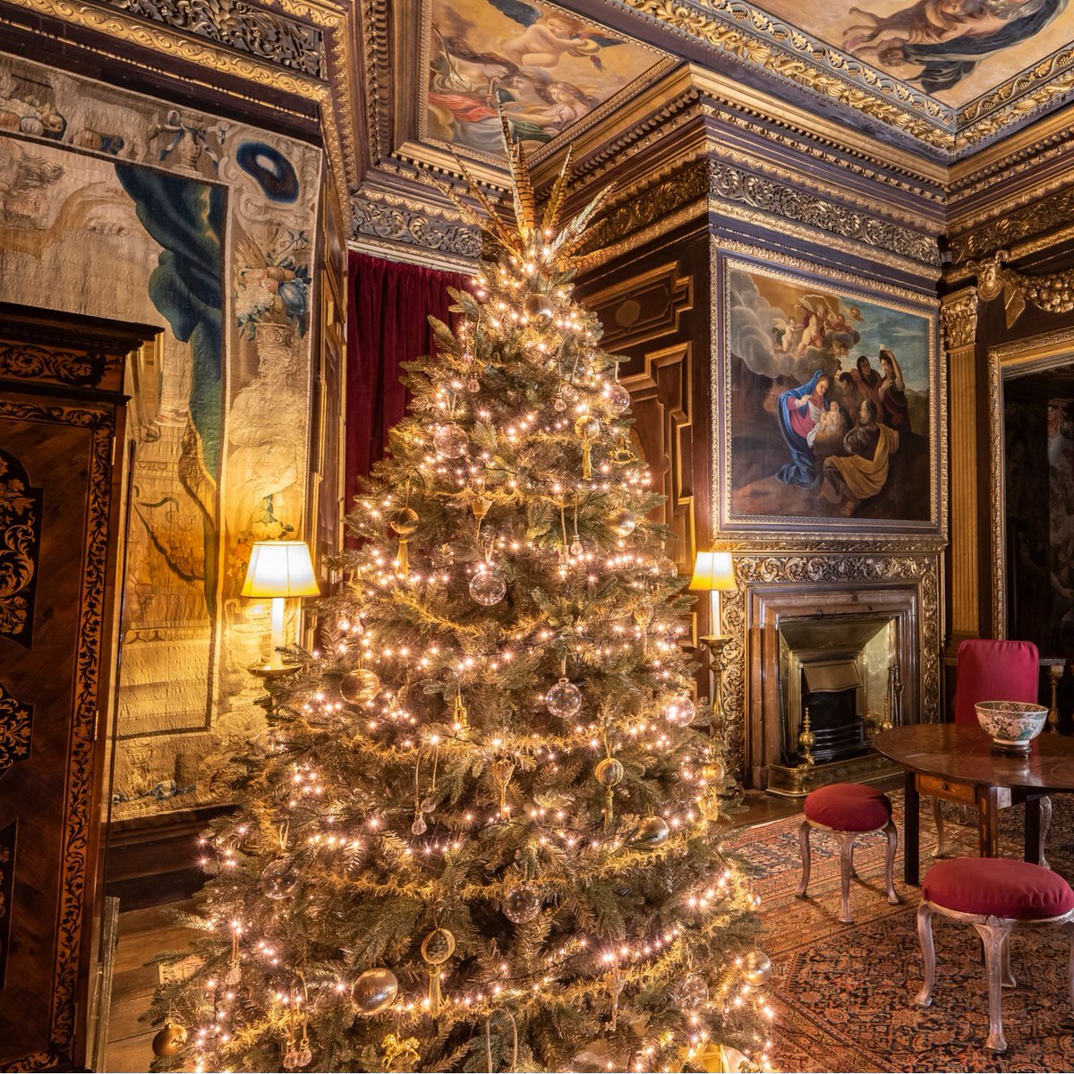 Merry Christmas from Mid Wales. Nadolig Llawen, pawb 🎄🎅 Wherever you are in the world, however you're spending the festive period, we hope you have a magical time. #VisitMidWales #RealMidWales #VisitWales #CastellPowis #PowisCastle 📷 @ntpowiscastle
