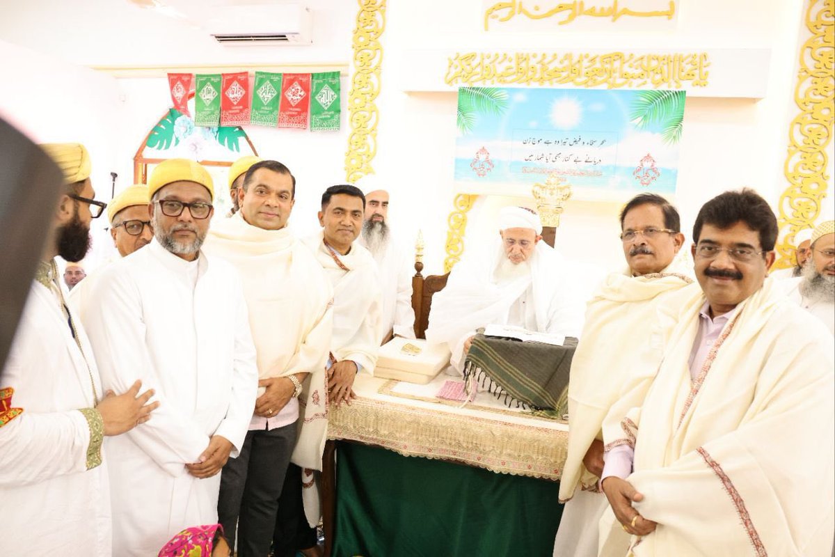 DrPramodPSawant's tweet photo. Pleased to meet the 53rd Da'i al-Mutlaq, Spiritual Head of Worldwide #DawoodiBohra Community His Holiness Syedna Mufaddal Saifuddin,   who visited Dawoodi Bohra Markaz, Socorro-Porvorim along with Union Minister Shri @shripadynaik, Minister Shri @RohanKhaunte, Rajya Sabha MP Shri @ShetSadanand and others.