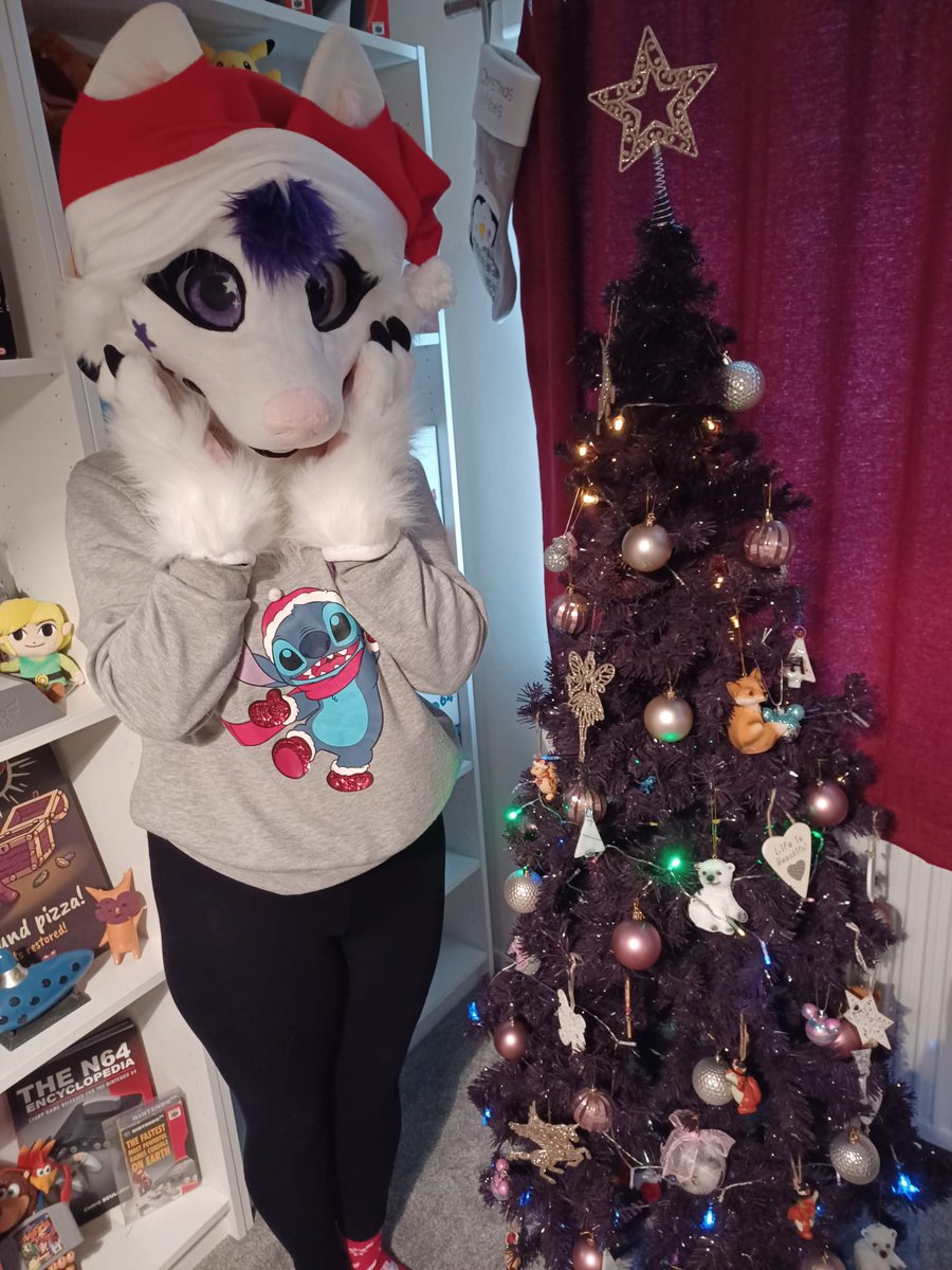Merry Christmas ya filthy animals!!! 😝 have a good day fluff butt's of destiny 🎁🎊🎄🩷