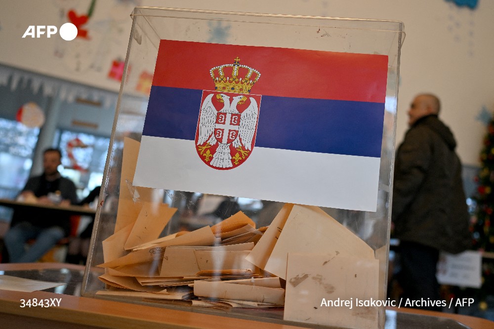 Une équipe d'observateurs internationaux comprenant des représentants de l'Organisation pour la sécurité et la coopération en Europe (OSCE) a dénoncé le 18 décembre une série d'"irrégularités" lors des législatives, dont "l'achat de voix" et "le bourrage des urnes". Après les