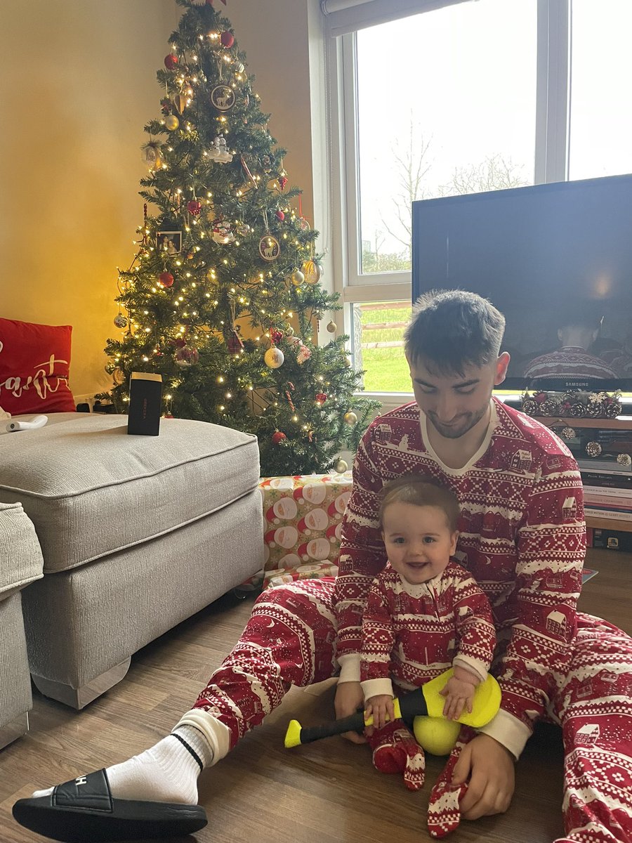 EmmaD2793's tweet photo. Not only do I feel like I’m wearing matching pjs with Darren and Ollie, but with all of Ireland 😂 Thank you Dunnes for kitting out the country https://t.co/NtexemJqjT