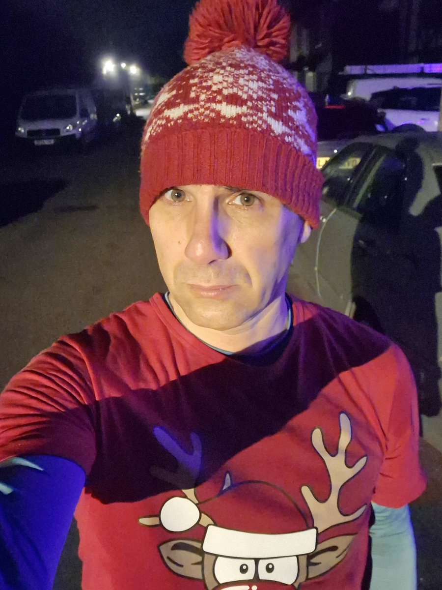 Stevie616's tweet image. Up early and out the door at 4.30am. @runup2christmas-completed. 417.5km covered in the run up 2 Christmas 🎄Now looking forward to my Areo Festive Orange Chocolate bar. Merry Christmas everyone ☃️❄️. #ru2c #ukrunchat #runningviews #calvesofsteel #Christmas2023 #ChristmasDay