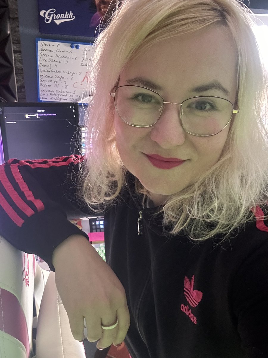 MiMiX_stream's tweet photo. https://t.co/NO5KQtqyR6
Seid ihr schon schön voll gefressen? Dann zum verdauen Nix wie ab auf die Couch oder ins Nest und bisschen Horror in The Evil Within2 mit Mimi genießen💥. Ich starte Jetzt!!! #twitch #live #livestream https://t.co/WNS1bl7ORT