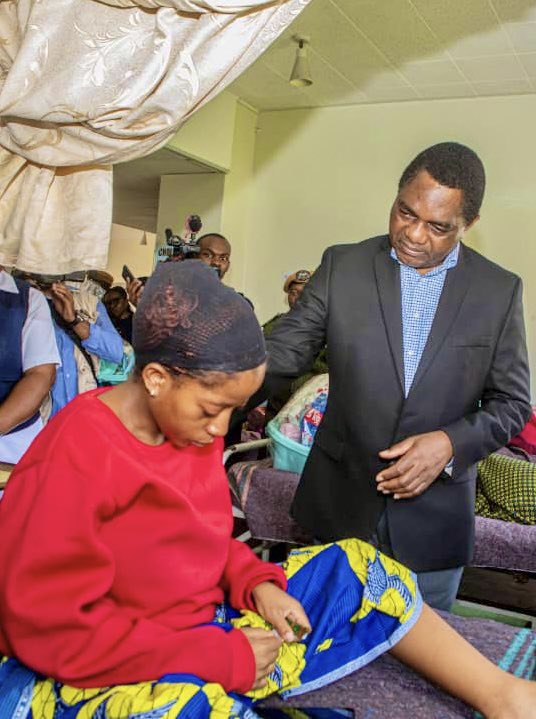 HHichilema's tweet photo. As part of our Christmas celebrations, we visited the maternity wing of University Teaching Hospital #UTH in Lusaka, sharing some comforting moments &amp; festive cheer to the new mothers &amp; staff. #MerryChristmas2023 🎄 https://t.co/WcN4TcQXTh