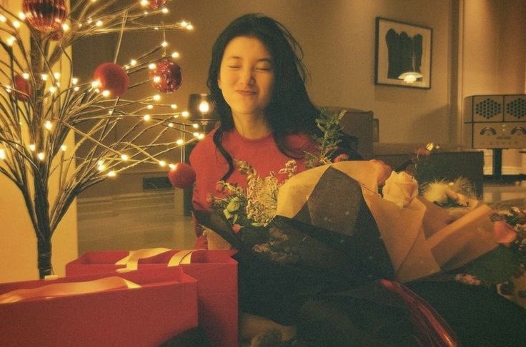 suzyzbae's tweet photo. ‑

“𝘮𝘢𝘺 𝘵𝘩𝘪𝘴 𝘴𝘦𝘢𝘴𝘰𝘯 𝙛𝙞𝙣𝙙 𝘺𝘰𝘶 𝘢𝘮𝘰𝘯𝘨 𝘵𝘩𝘰𝘴𝘦 𝘺𝘰𝘶 𝙡𝙤𝙫𝙚, 𝙨𝙝𝙖𝙧𝙞𝙣𝙜 𝘪𝘯 𝘵𝘩𝘦 𝙩𝙬𝙞𝙣 𝙜𝙡𝙤𝙧𝙞𝙚𝙨 𝙤𝙛 𝙜𝙚𝙣𝙚𝙧𝙤𝙨𝙞𝙩𝙮 𝘢𝘯𝘥 𝙜𝙧𝙖𝙩𝙞𝙩𝙪𝙙𝙚.” — 𝑂𝑝𝑟𝑎𝘩 𝑊𝑖𝑛𝑓𝑟𝑒𝑦

… https://t.co/qHWuHvp91K
