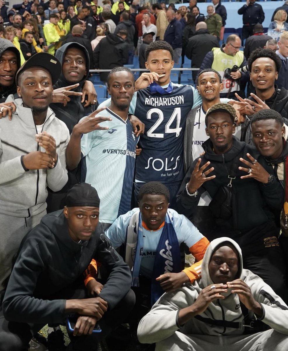 lnstantFoot's tweet photo. Amir Richardson, toujours entouré de la même équipe. 🥶 https://t.co/I1smFABSmT
