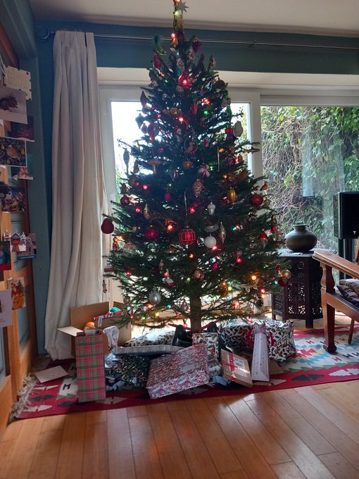 Happy Christmas everyone. Xx https://t.co/I5ZWXBTKa9