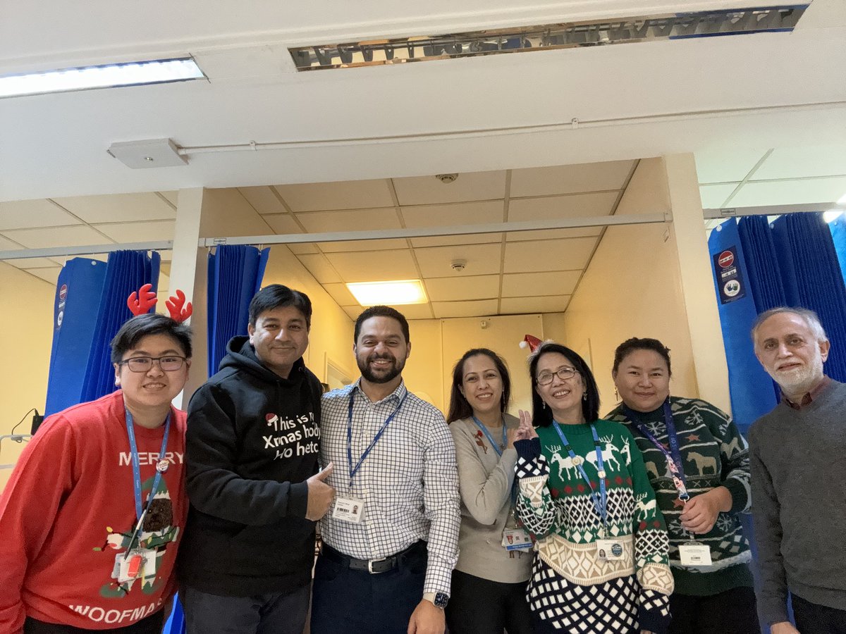AtulEyeDoc's tweet photo. Wishing all a very Merry Christmas from the ‘A team ‘ at WEH !🎅🎄🎉😊
#Western Eye Hospital 
#imperialophthalmology 
@ImperialOphth https://t.co/I3NMyPYbvX