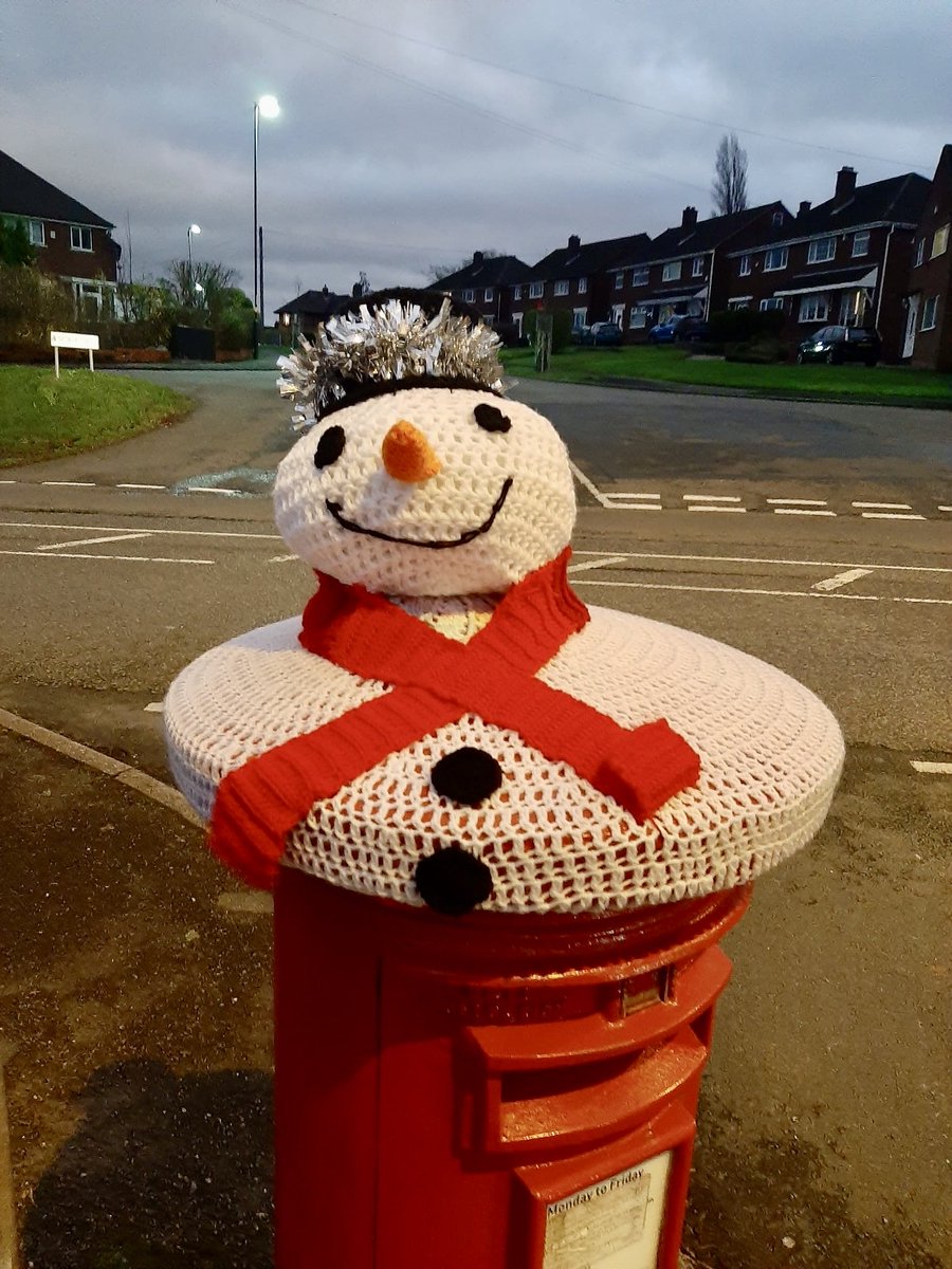 McindoeSue's tweet photo. Late additions for #PostboxSaturday but just too lovely to not post. Sent to me by my niece in Birmingham. 📮 https://t.co/asdWrlcrbo