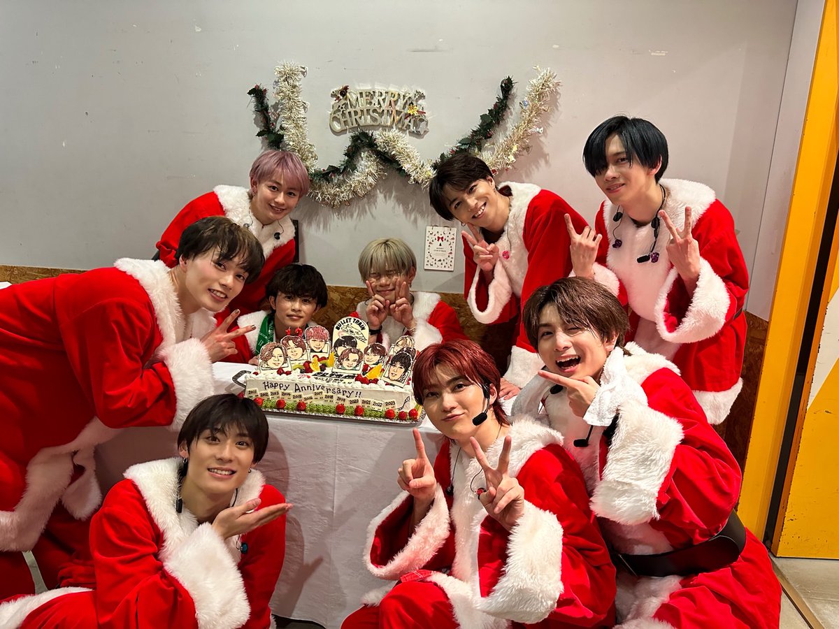 sd_bt's tweet photo. ＼ ありがとうございました！ ／

12th Anniversary Special Event 「Birthday」

会場や配信へご乗車頂いた皆さん、ありがとうございました！！🎄

12歳になった超特急をこれからもよろしくお願いいたします✨

#超特急_Birthday 
#超特急結成12周年ありがとう https://t.co/P9lBntOGLG