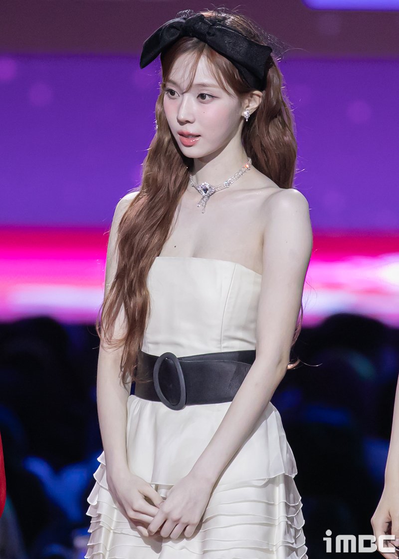 에스파 윈터, 겨울여신 #SBS가요대전 #레드카펫 #가요대전 #인천 #인스파이어 #아레나 #에스파 #aespa #윈터 [iMBC 직찍]

⬇고화질 Click Plz⬇
enews.imbc.com/News/RetrieveN…