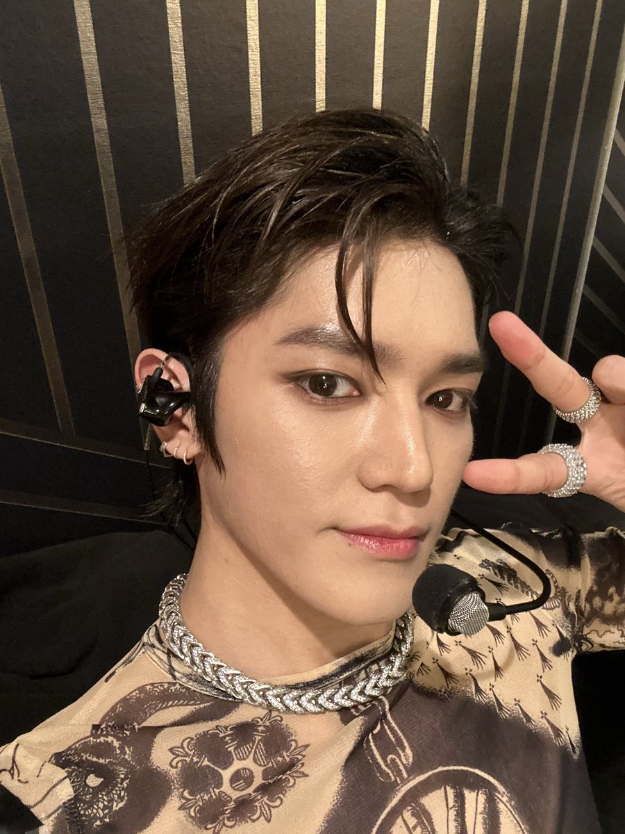 🫧 #TAEYONG 25.12.23 BUBBLES
- 09:10PM KST -

📸
💭 브이이이 ('v') 

#태용 #이태용 #태용버블 #소툥소툥