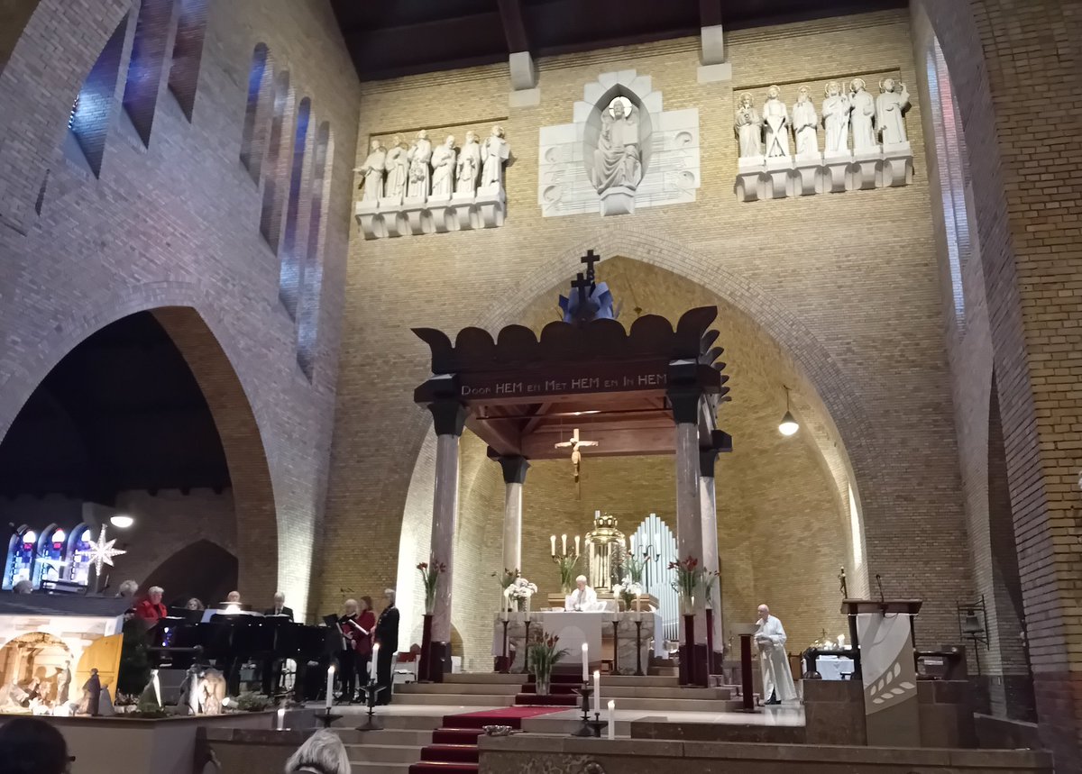 hofkerkadam's tweet photo. Vanuit onze #parochie wensen wij iedereen een #Zalig #Kerstmis! #Hofkerk #Amsterdam #Watergraafsmeer #God #Jezus #Christus #Messias #Koning #Maria #Jozef #Geboorte #Kerst #Kerstfeest #Kerk #Betlehem https://t.co/l7ILbfNLk1