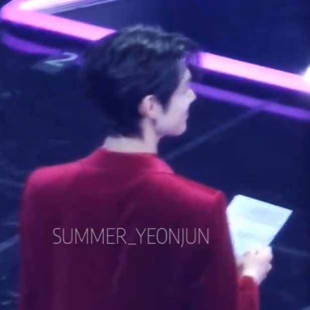 the way his cheeks went up when he saw huening running towards him😢