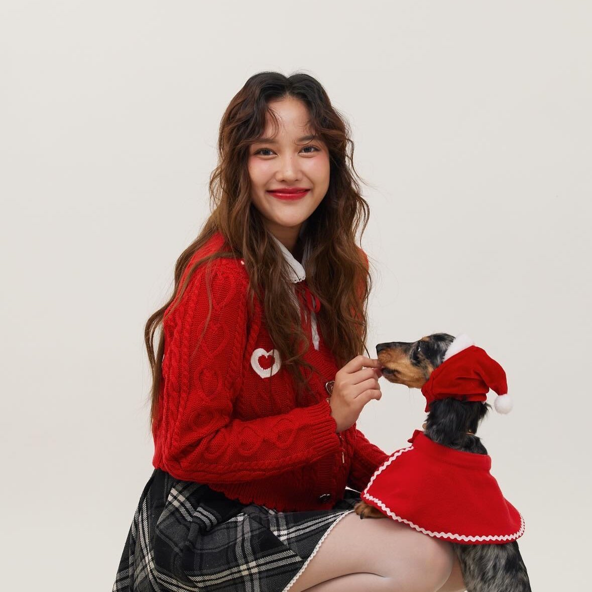vng130577's tweet photo. Happy Merry Christmas Freen And Fluffy ❤️🎄✨
#srchafreen #fluffy https://t.co/2HwE9f8UTP